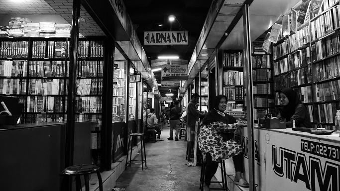 Explore Wisata Literasi di Kampung Buku Palasari Bandung